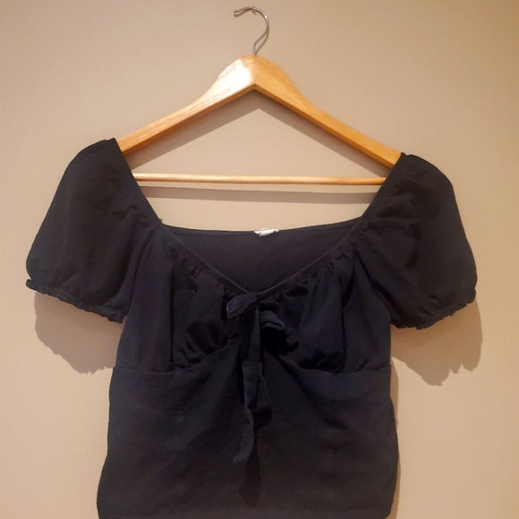 Black top with puff sleeve and bow tie infront cropped - Picture 1 of 3